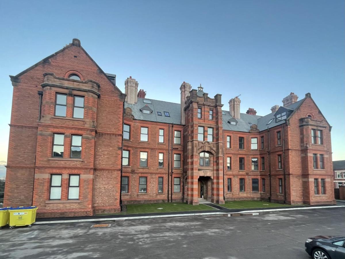 Gibson Manor Apartments Wallasey Exterior photo